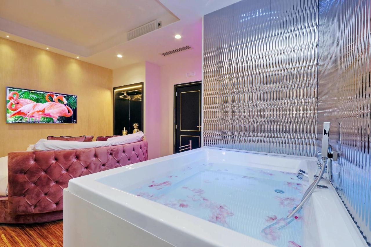 Spanish Hills Collection Luxury Suites & Jacuzzi روما المظهر الخارجي الصورة