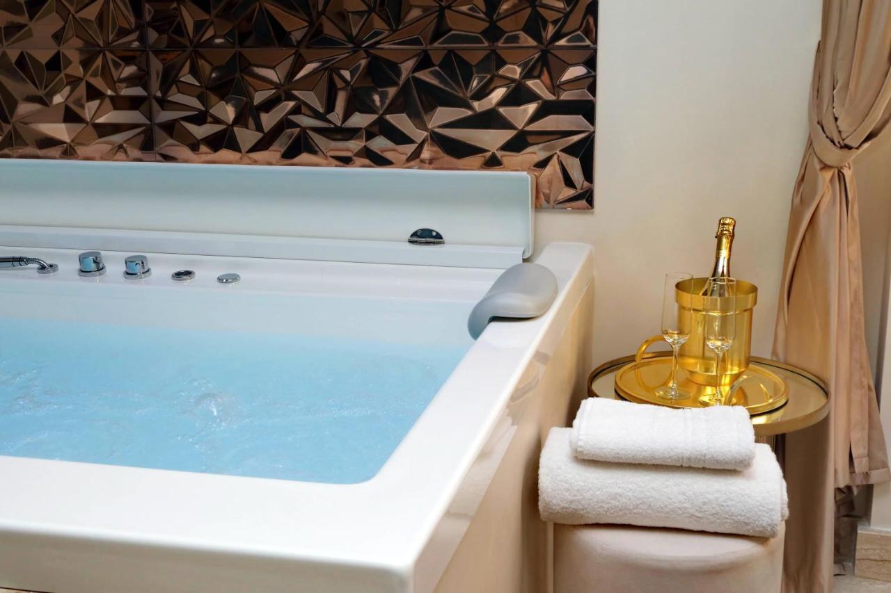 Spanish Hills Collection Luxury Suites & Jacuzzi روما المظهر الخارجي الصورة
