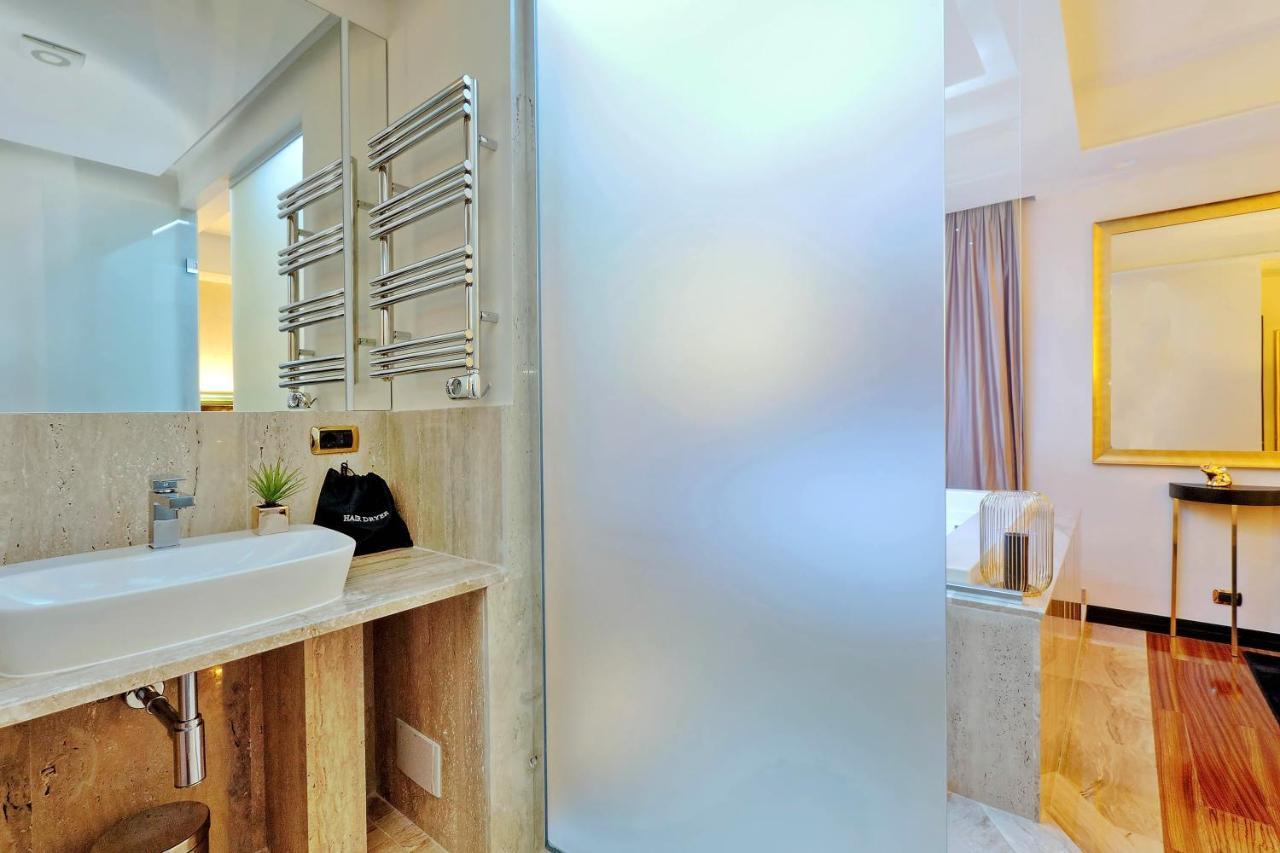 Spanish Hills Collection Luxury Suites & Jacuzzi روما المظهر الخارجي الصورة