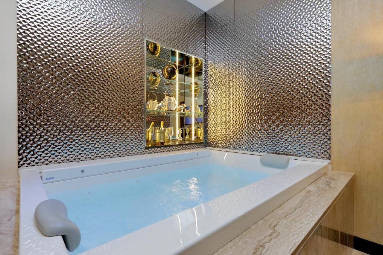 Spanish Hills Collection Luxury Suites & Jacuzzi روما المظهر الخارجي الصورة