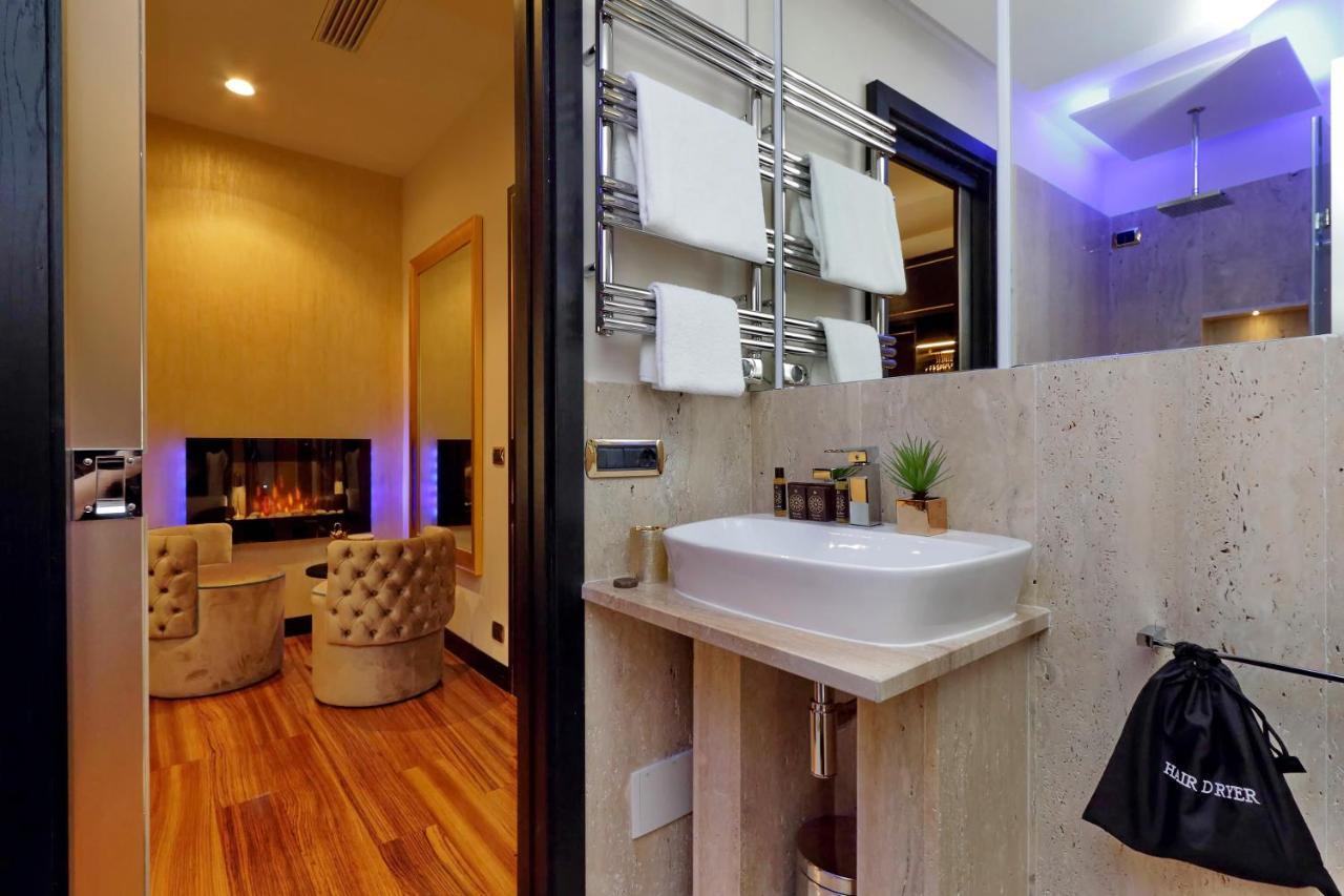 Spanish Hills Collection Luxury Suites & Jacuzzi روما المظهر الخارجي الصورة